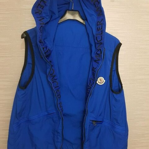 💎Han's house精品服飾💎moncler 立體刺繡字 LOGO 背心  現貨 3原價38000