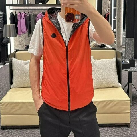 💎Han's house精品服飾💎moncler Pakito 反光 串標 字 防水 尼龍 背心 連帽  風衣 現貨5原價26200
