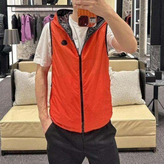 💎Han's house精品服飾💎moncler Pakito 反光 串標 字 防水 尼龍 背心 連帽 風衣 現貨5原價26200-0