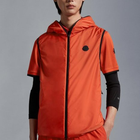 💎Han's house精品服飾💎moncler Pakito 反光 串標 字 防水 尼龍 背心 連帽 風衣 現貨5原價26200-3