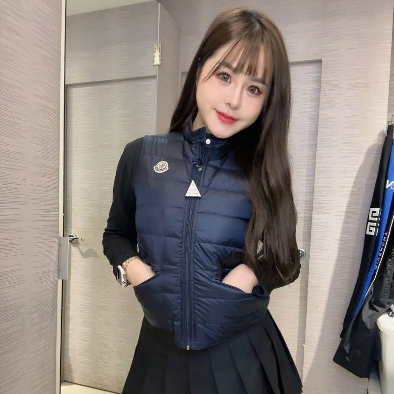 💎Han's house精品服飾💎moncler Gui 羽絨 背心 外套 深藍 現貨 青年款= 女成人 XS S 號-0