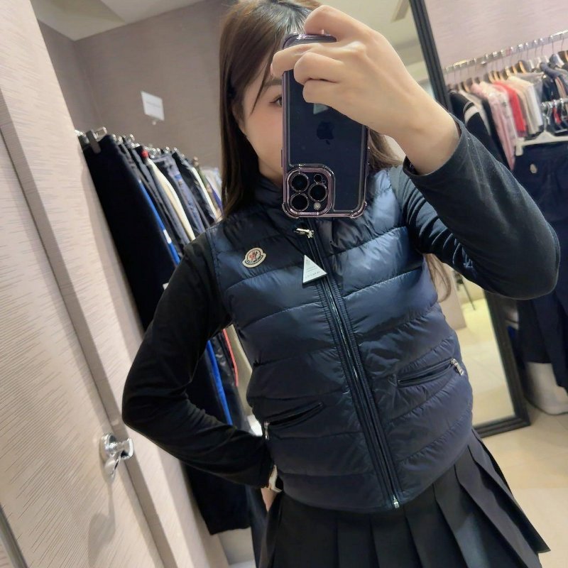 💎Han's house精品服飾💎moncler Gui 羽絨 背心 外套 深藍 現貨 青年款= 女成人 XS S 號-3