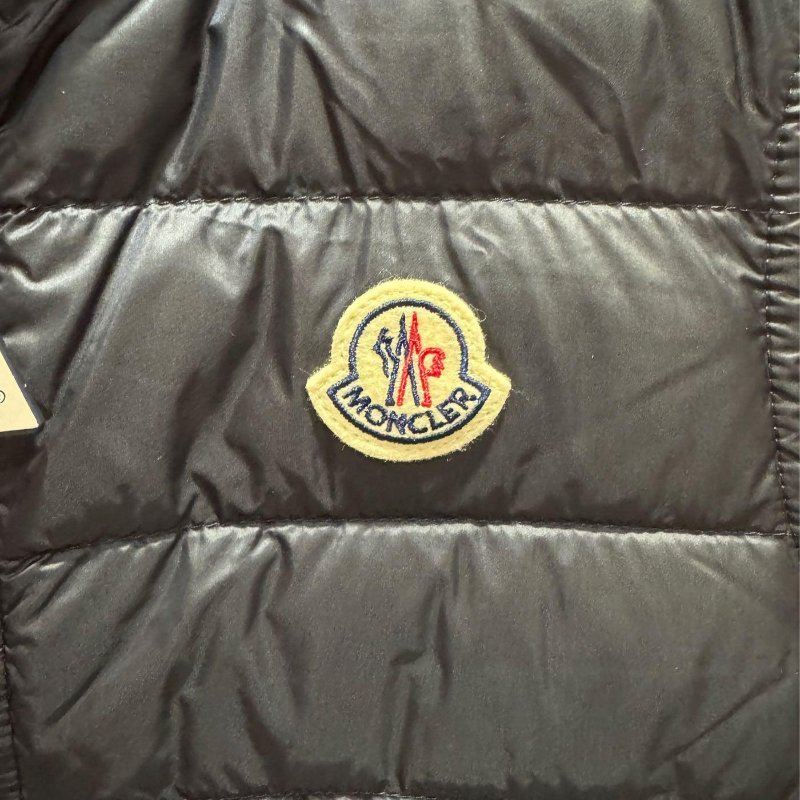 💎Han's house精品服飾💎moncler Gui 羽絨 背心 外套 深藍 現貨 青年款= 女成人 XS S 號-4