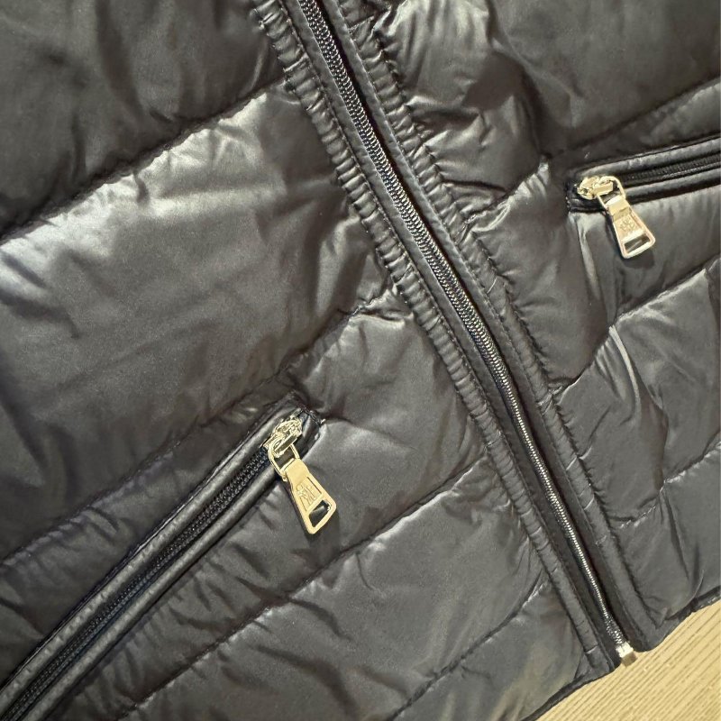 💎Han's house精品服飾💎moncler Gui 羽絨 背心 外套 深藍 現貨 青年款= 女成人 XS S 號-5