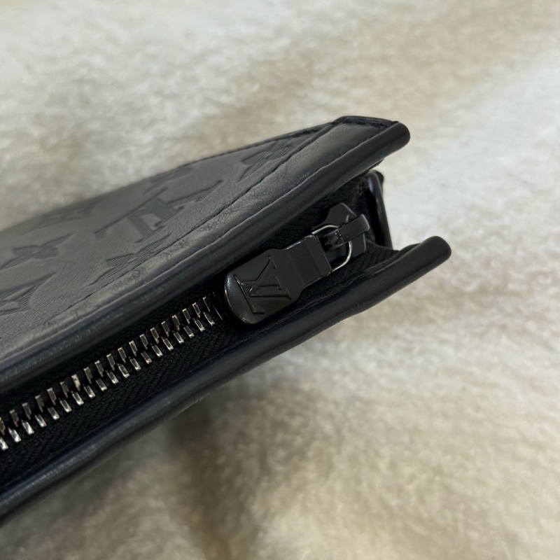 LV Gaston 黑壓紋斜背包 M81115✨最新晶片款-8