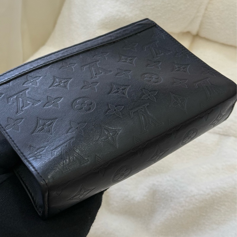 LV Gaston 黑壓紋斜背包 M81115✨最新晶片款-9