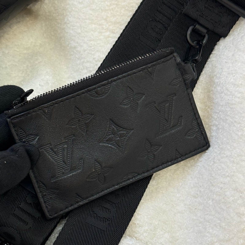 LV Gaston 黑壓紋斜背包 M81115✨最新晶片款-14