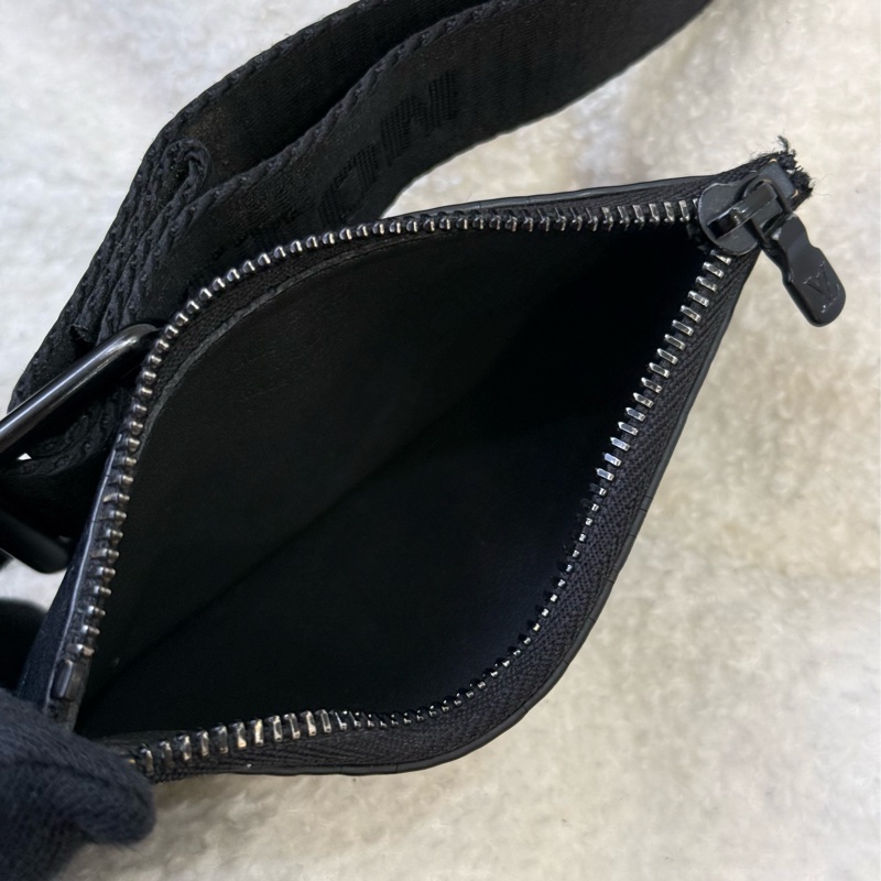 LV Gaston 黑壓紋斜背包 M81115✨最新晶片款-16