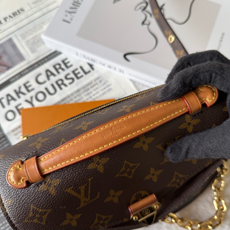 Pochette Metis East West 長型二用郵差包(棕色) M46279-5