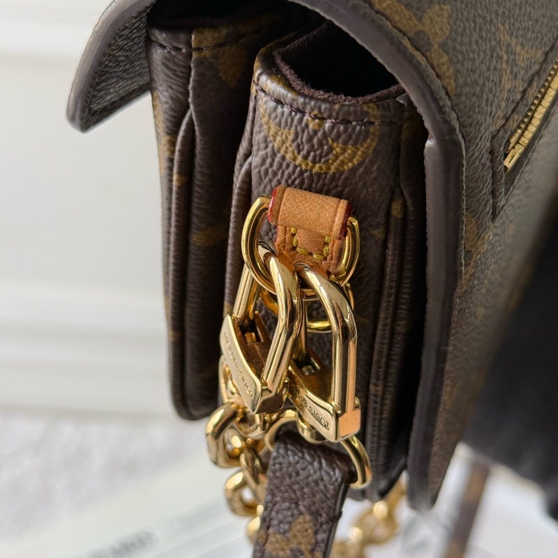 Pochette Metis East West 長型二用郵差包(棕色) M46279-9