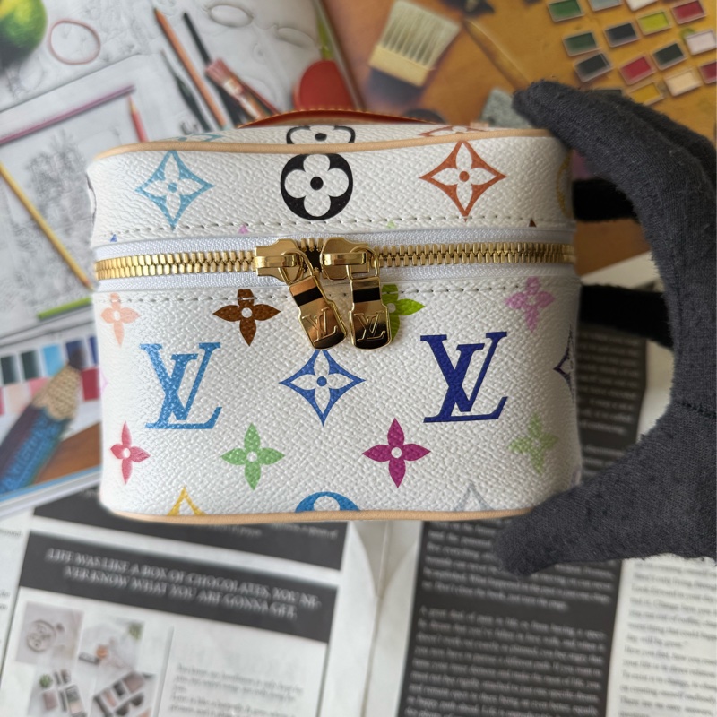 LV x TM Nice Nano 村上隆聯名限量手提化妝包(白彩)-1