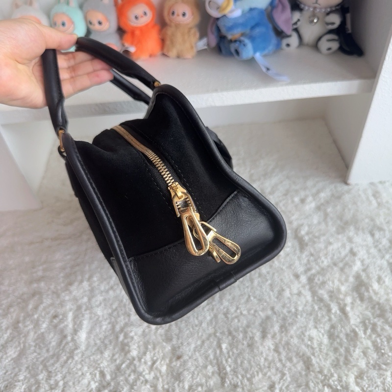 Loewe Amazona 28黑色麂皮手提包 麂皮 尺寸約29×13×17cm 配件:鎖鑰匙齊。-2