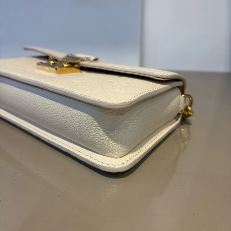 LV 白牛皮壓紋Wallet On Chain Metis斜背鍊包M82836-7