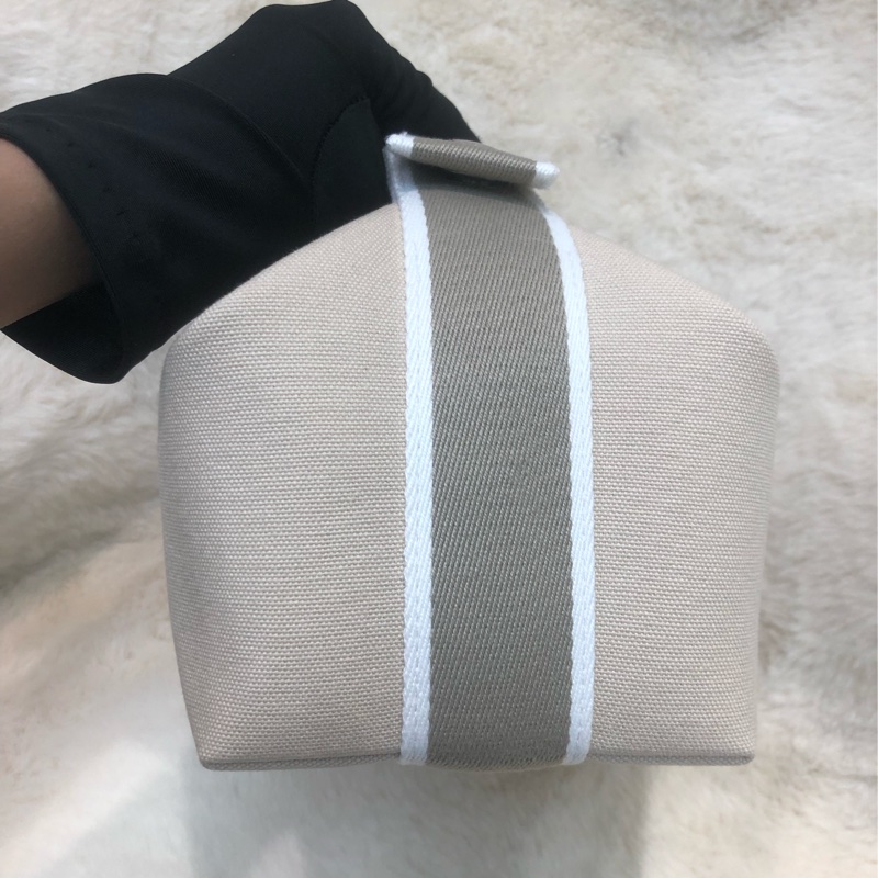 Hermes 米色飯盒包 XC536-3