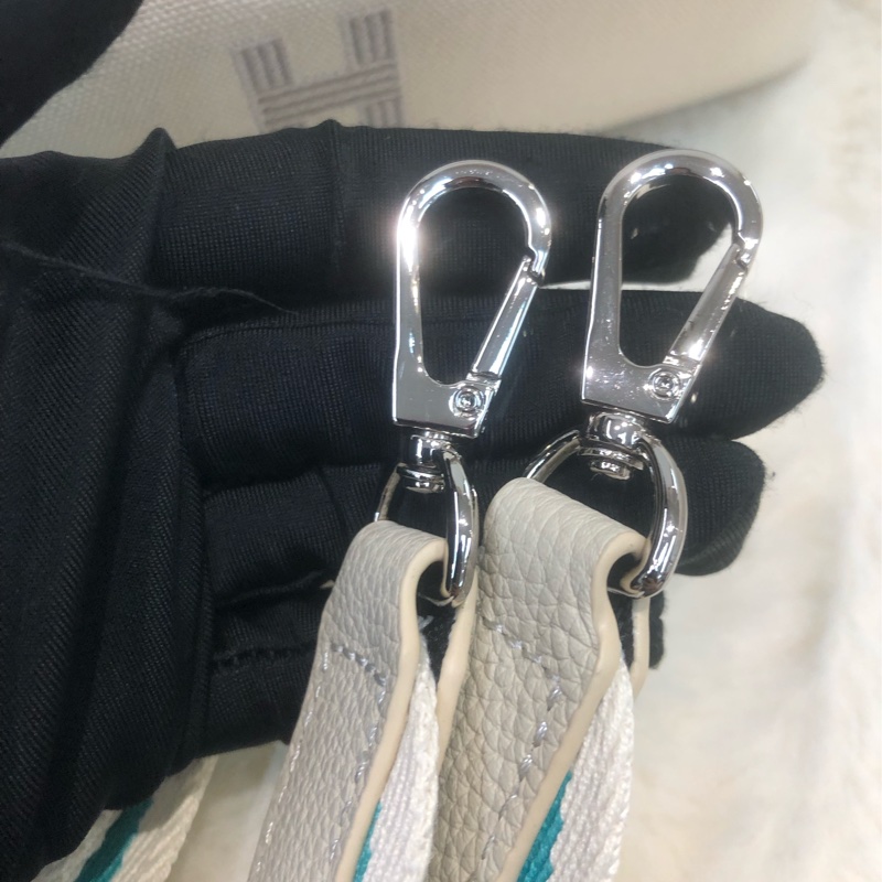 Hermes 米色飯盒包 XC536-8