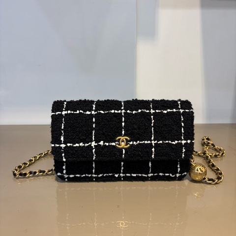 Chanel 黑毛呢Woc金球斜背鏈包AP3071