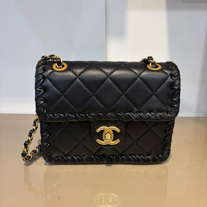 Chanel 黑羊皮肩斜背包AS2495-0