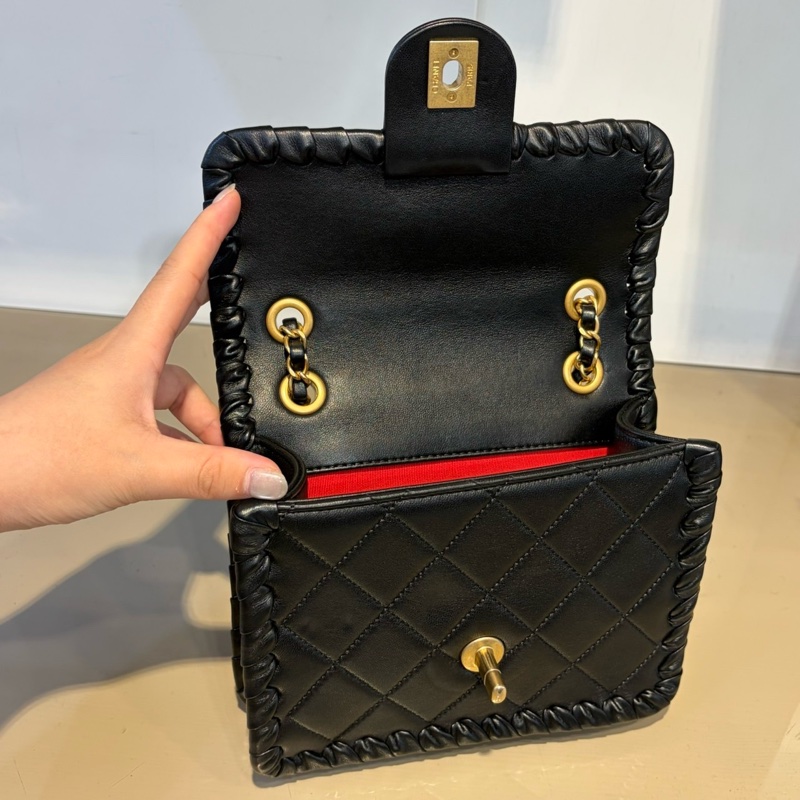Chanel 黑羊皮肩斜背包AS2495-8
