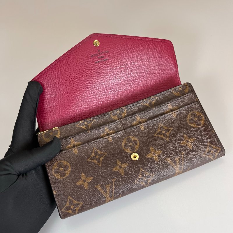 LV M62234 老花拼粉信封長夾-4