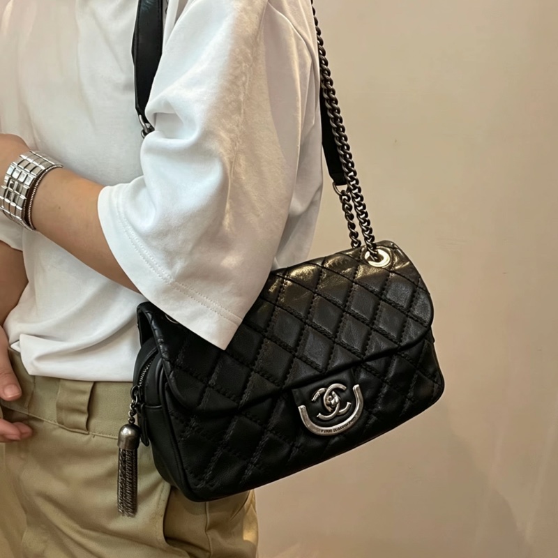CHANEL香奈兒黑銀愛丁堡流蘇鏈條包💍💍-21