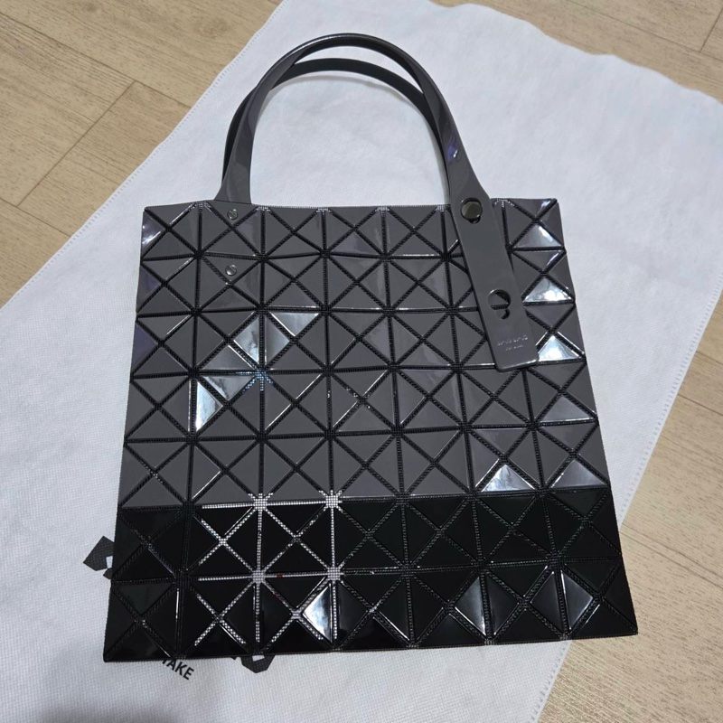 Issey Miyake 三宅一生 BaoBao 基本款 深灰色配黑色 拼色 7x7 肩背 手提包-3