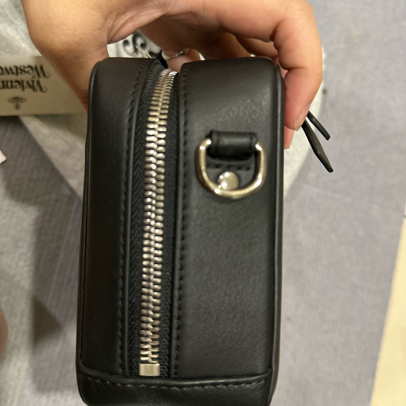 西太后Vivienne Westwood 皮革方型相機包-12