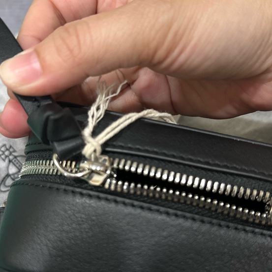 西太后Vivienne Westwood 皮革方型相機包-13