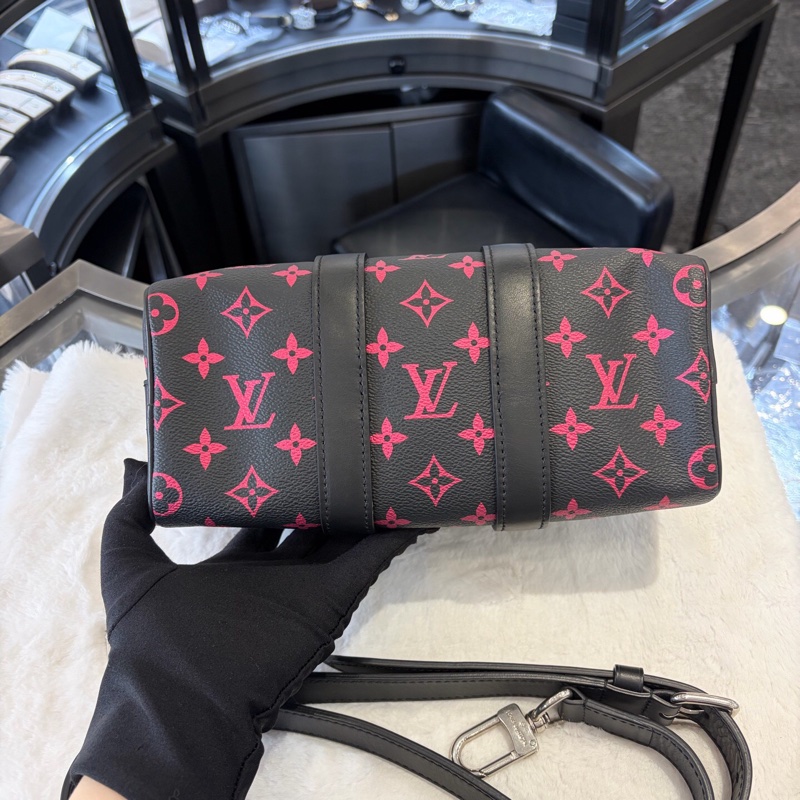LV路易威登 Keepall25 限量款1820漸變彩虹色 黑三彩漸變老花 缺皮牌-4