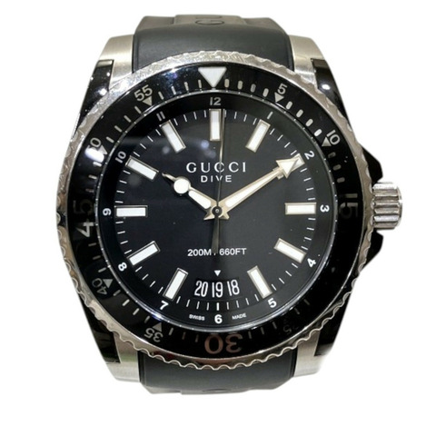 Gucci GUCCI腕錶，總重138.6公克，不鏽鋼錶殼，橡膠錶帶，石英機芯，黑色錶盤，型號136.2 YA136204B