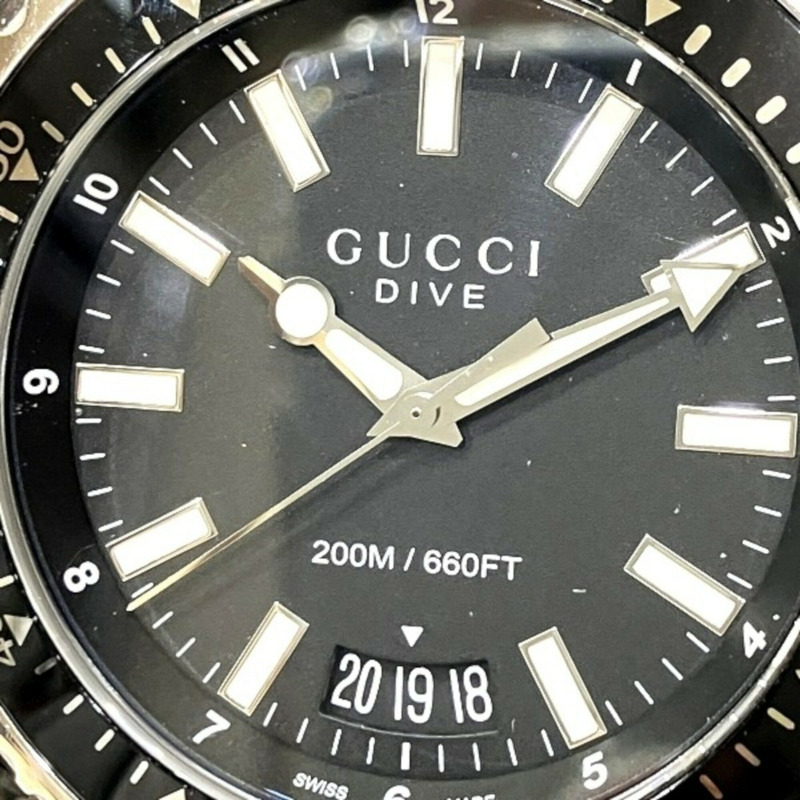 Gucci GUCCI腕錶,總重138.6公克,不鏽鋼錶殼,橡膠錶帶,石英機芯,黑色錶盤,型號136.2 YA136204B-3