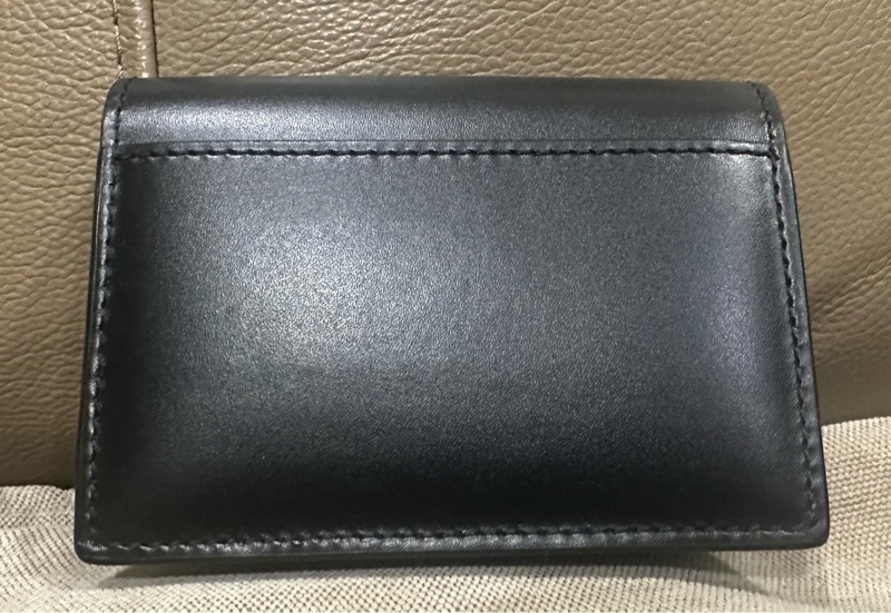 BURBERRY 黑色皮革圓形金扣零錢包-1
