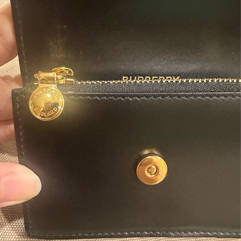 BURBERRY 黑色皮革圓形金扣零錢包-10