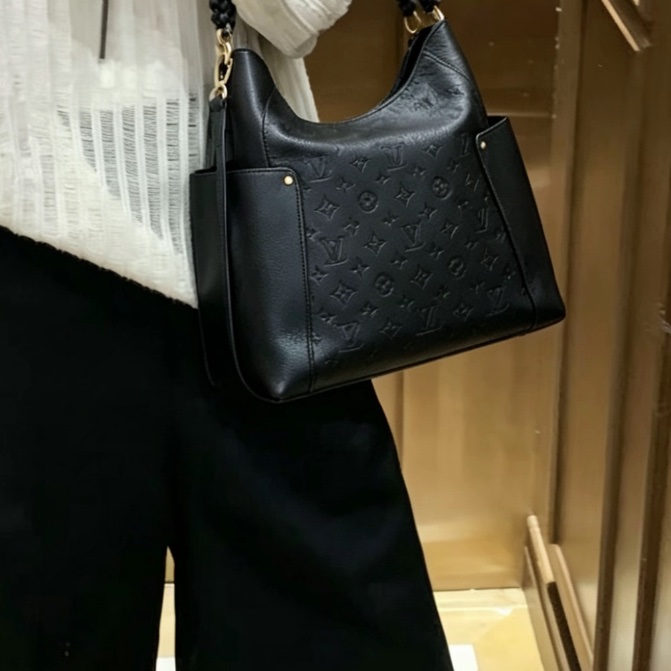 Louis Vitton路易威登黑金麻花肩帶全皮壓花Melie Hobo三用托特包-3