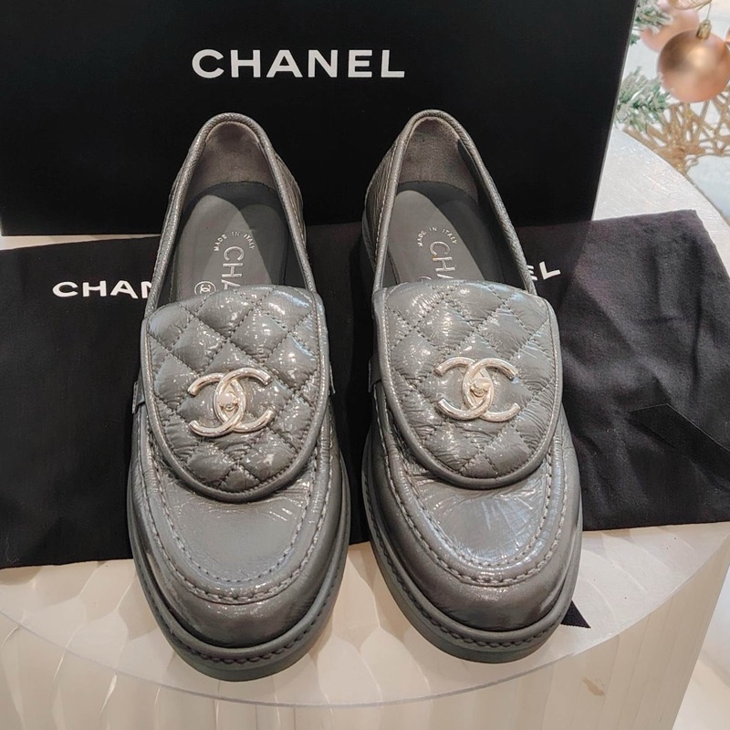 Chanel香奈兒 書包扣樂福鞋 深灰色 漆皮菱格紋 36.5碼-0