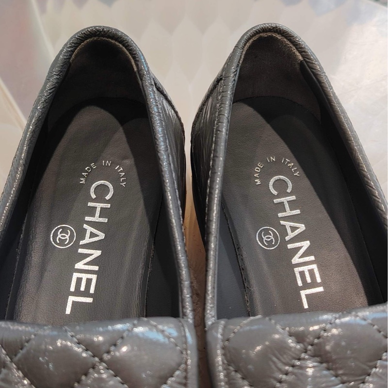 Chanel香奈兒 書包扣樂福鞋 深灰色 漆皮菱格紋 36.5碼-4