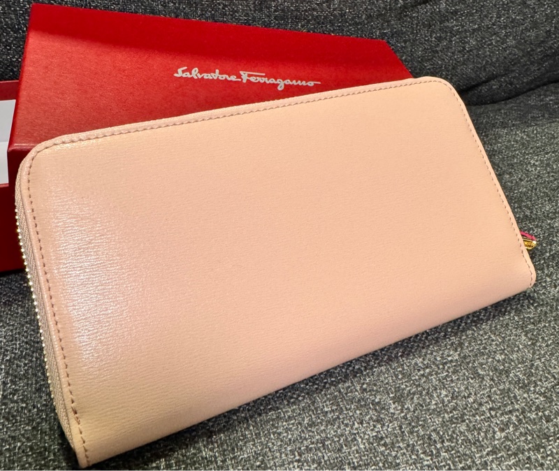 Salvatore Ferragamo 專櫃正品 粉色 大長夾 發財包-7