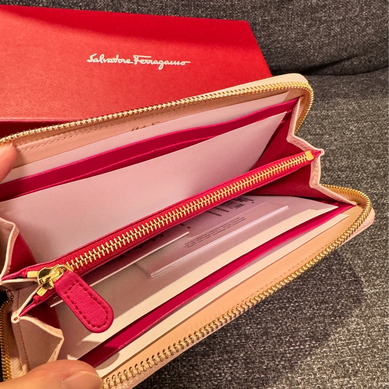 Salvatore Ferragamo 專櫃正品 粉色 大長夾 發財包-13