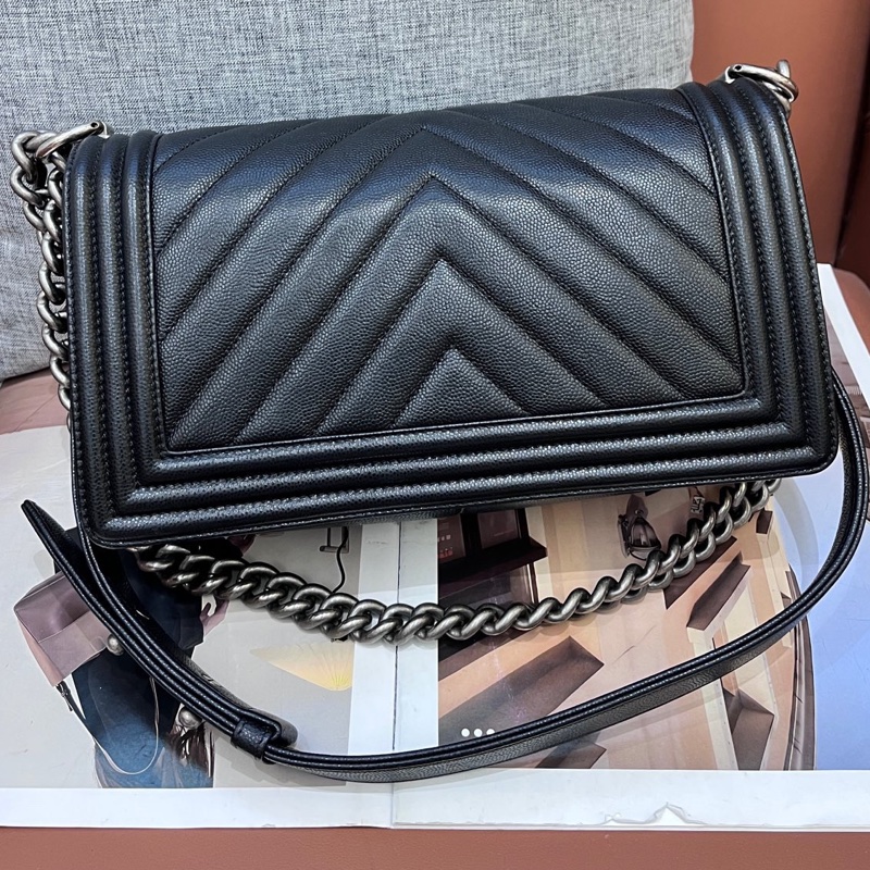 Chanel香奈兒荔枝皮V紋黑銀牛皮leboy中號 24開-1