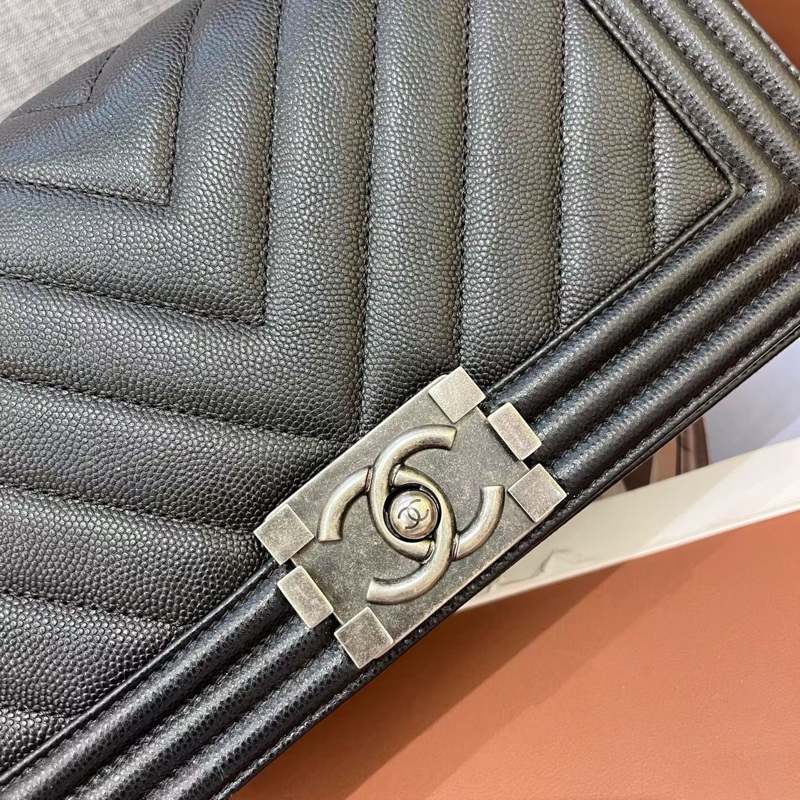 Chanel香奈兒荔枝皮V紋黑銀牛皮leboy中號 24開-5