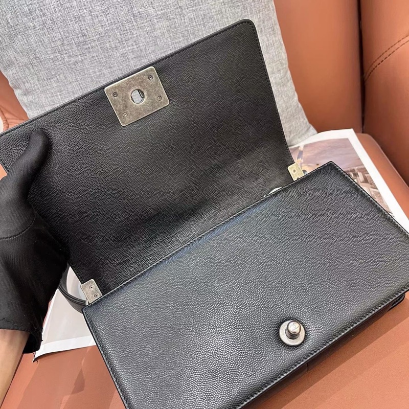 Chanel香奈兒荔枝皮V紋黑銀牛皮leboy中號 24開-6