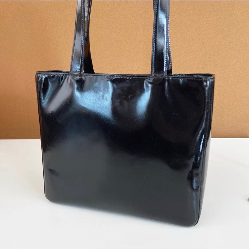 Chanel香奈兒大logo漆皮托特包單肩包-8