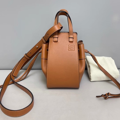 #99新閒置✨ #超甜價僅一顆🔥 Loewe全牛皮吊床包mini