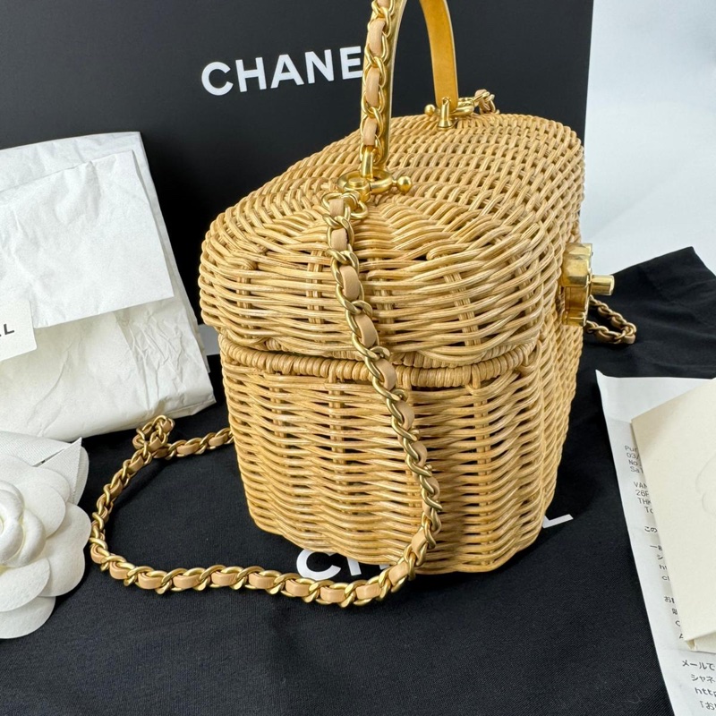 Chanel Cruise 2025/26 Braided Rattan & Gold-Tone Metal Beige Vanity Case-3