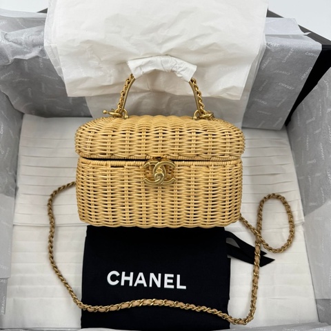 Chanel Cruise 2025/26 Braided Rattan & Gold-Tone Metal Beige Vanity Case