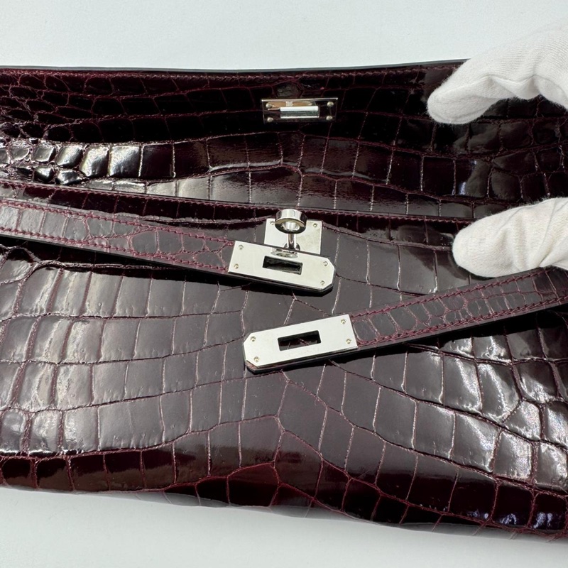 Hermès Kelly Cut Bag in Bordeaux Shiny Porosus Crocodile Leather with PHW-12