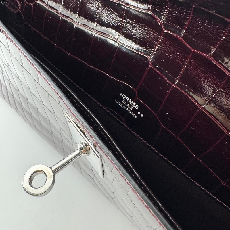 Hermès Kelly Cut Bag in Bordeaux Shiny Porosus Crocodile Leather with PHW-16