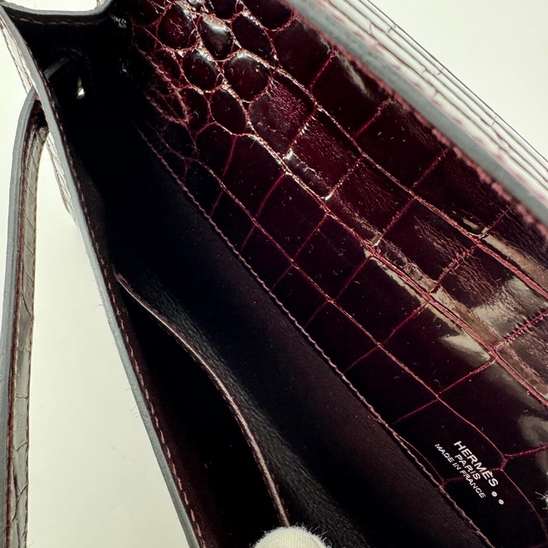 Hermès Kelly Cut Bag in Bordeaux Shiny Porosus Crocodile Leather with PHW-18
