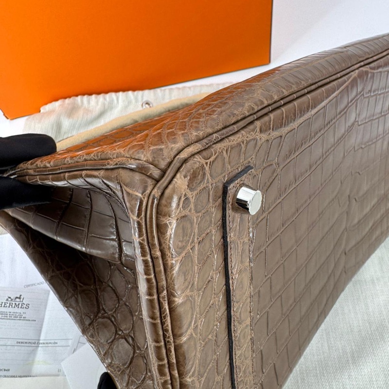 Hermès Birkin 35 Gris Éléphant Matte Niloticus Crocodile with PHW-11