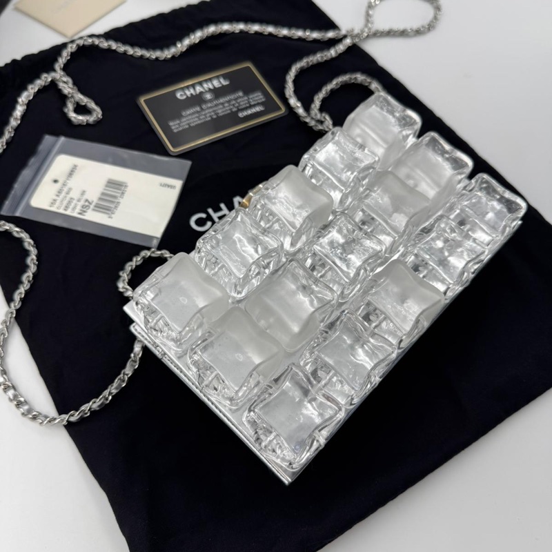 Chanel 2010 Plexiglass Ice Cube Sliver Clutch Bag-3