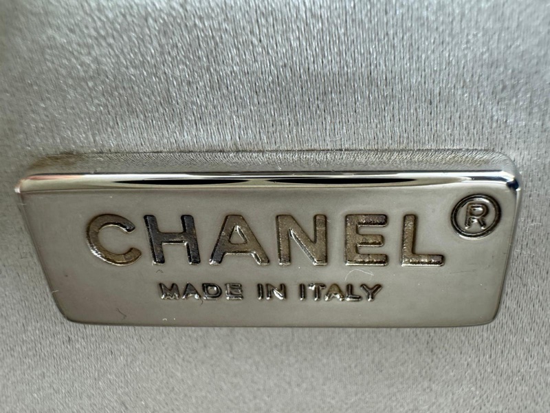 Chanel 2010 Plexiglass Ice Cube Sliver Clutch Bag-15